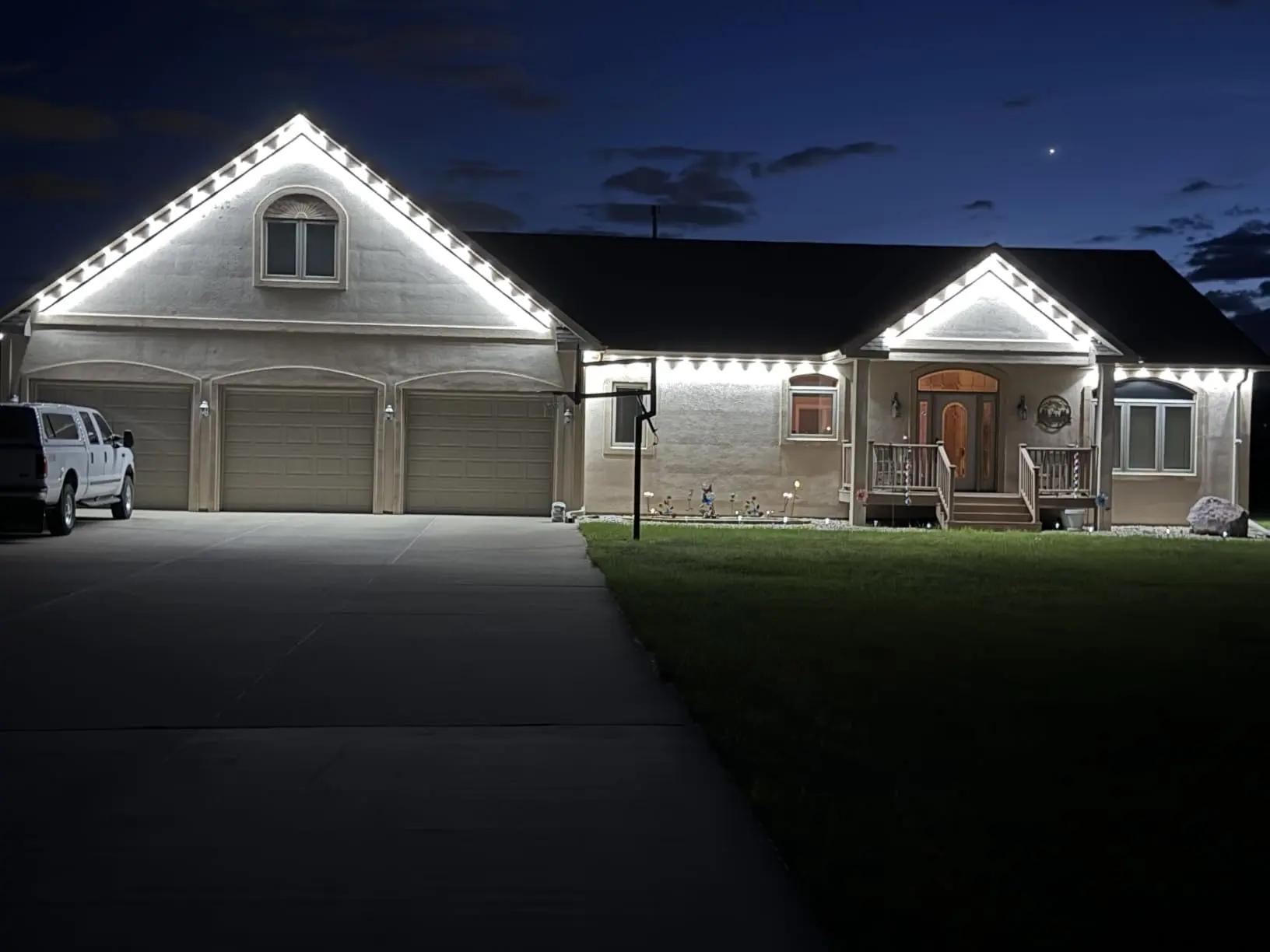Multi-colour roofline lighting